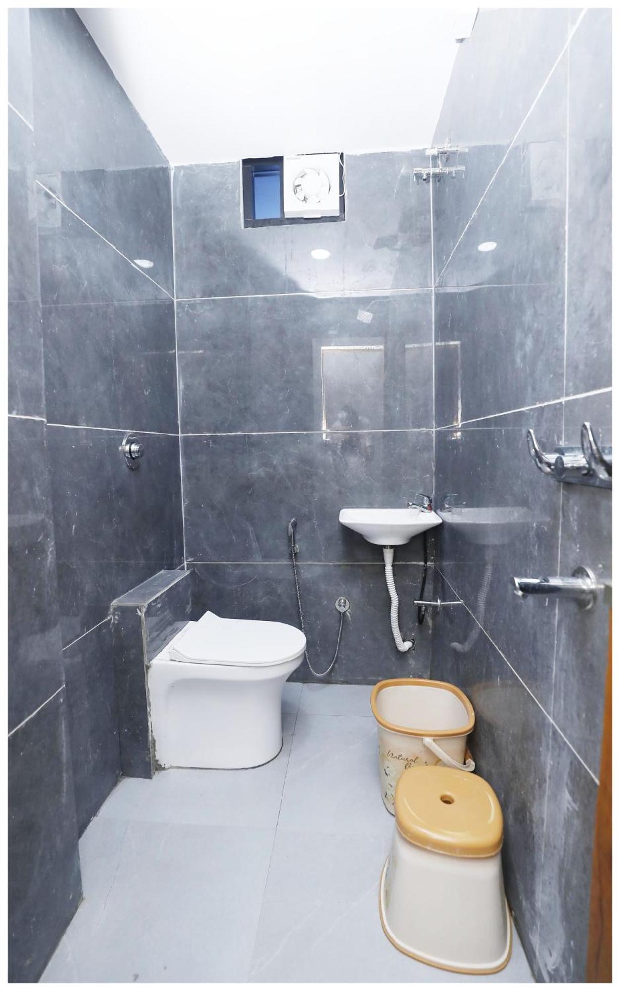Premium Hotel Ujjain - G A R I M A - Near Mahakal Temple And Rivar - Railway Station - Hygiene & Spacious Room - With Wifi- And Parking Facilities - Best Hotel In 우자인 외부 사진