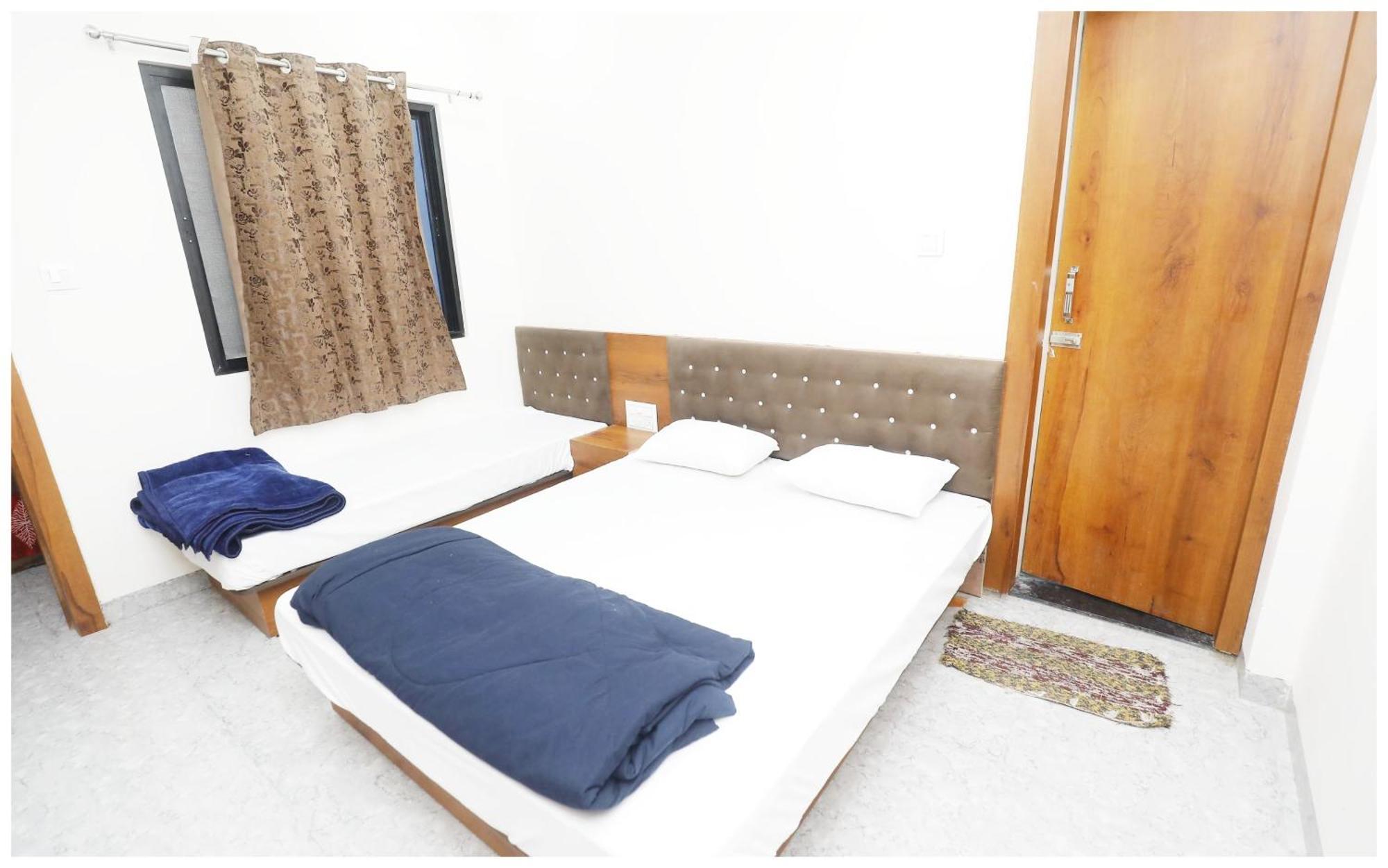 Premium Hotel Ujjain - G A R I M A - Near Mahakal Temple And Rivar - Railway Station - Hygiene & Spacious Room - With Wifi- And Parking Facilities - Best Hotel In 우자인 외부 사진