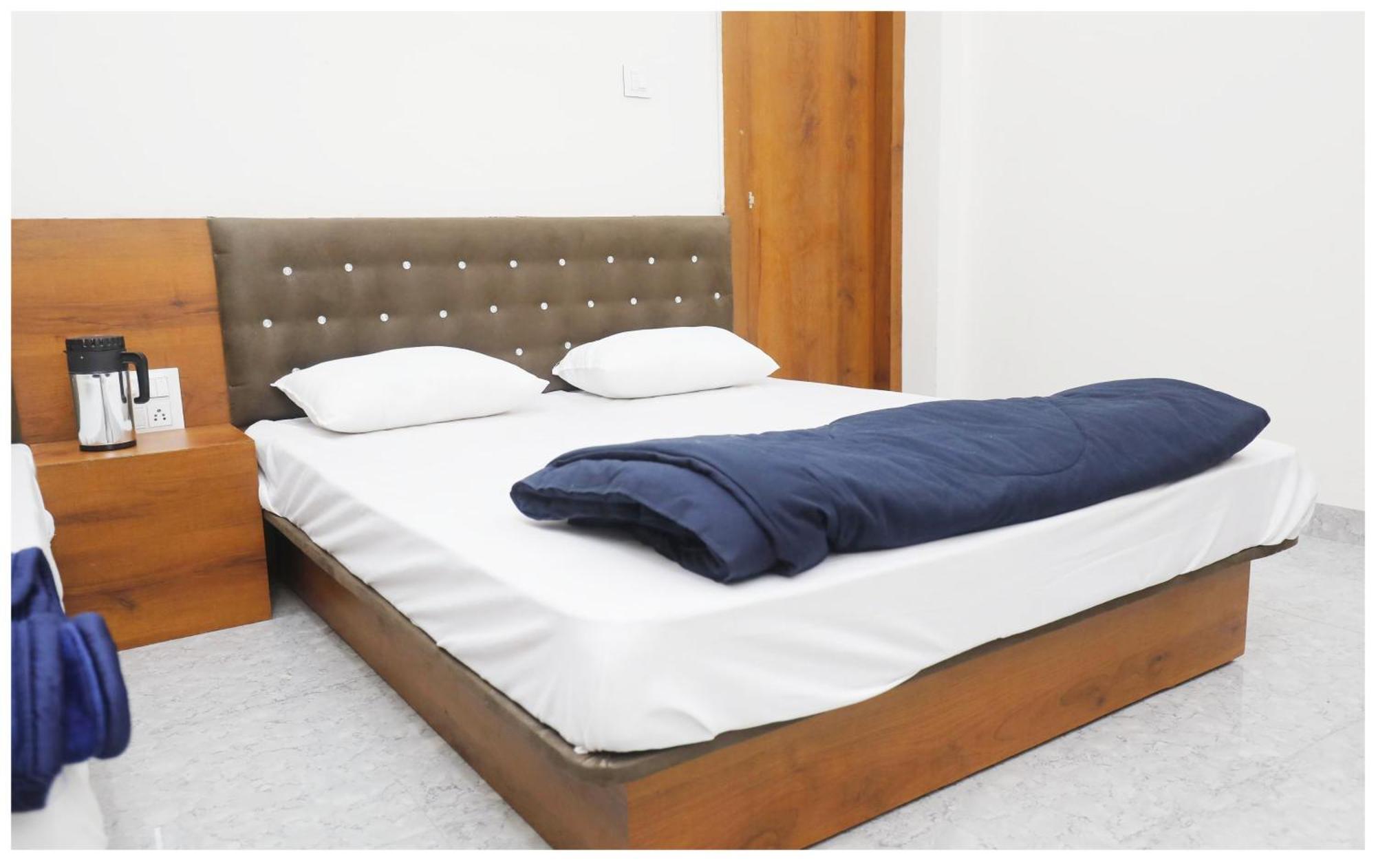 Premium Hotel Ujjain - G A R I M A - Near Mahakal Temple And Rivar - Railway Station - Hygiene & Spacious Room - With Wifi- And Parking Facilities - Best Hotel In 우자인 외부 사진