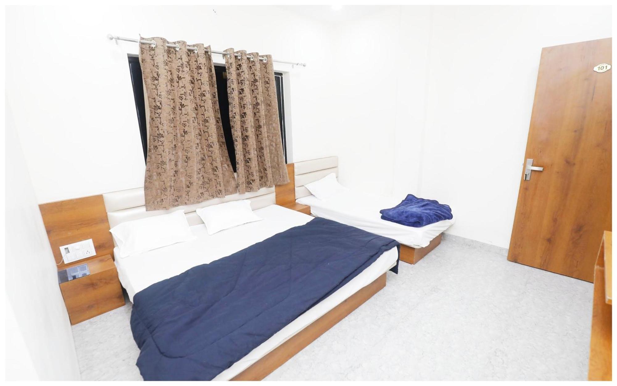 Premium Hotel Ujjain - G A R I M A - Near Mahakal Temple And Rivar - Railway Station - Hygiene & Spacious Room - With Wifi- And Parking Facilities - Best Hotel In 우자인 외부 사진