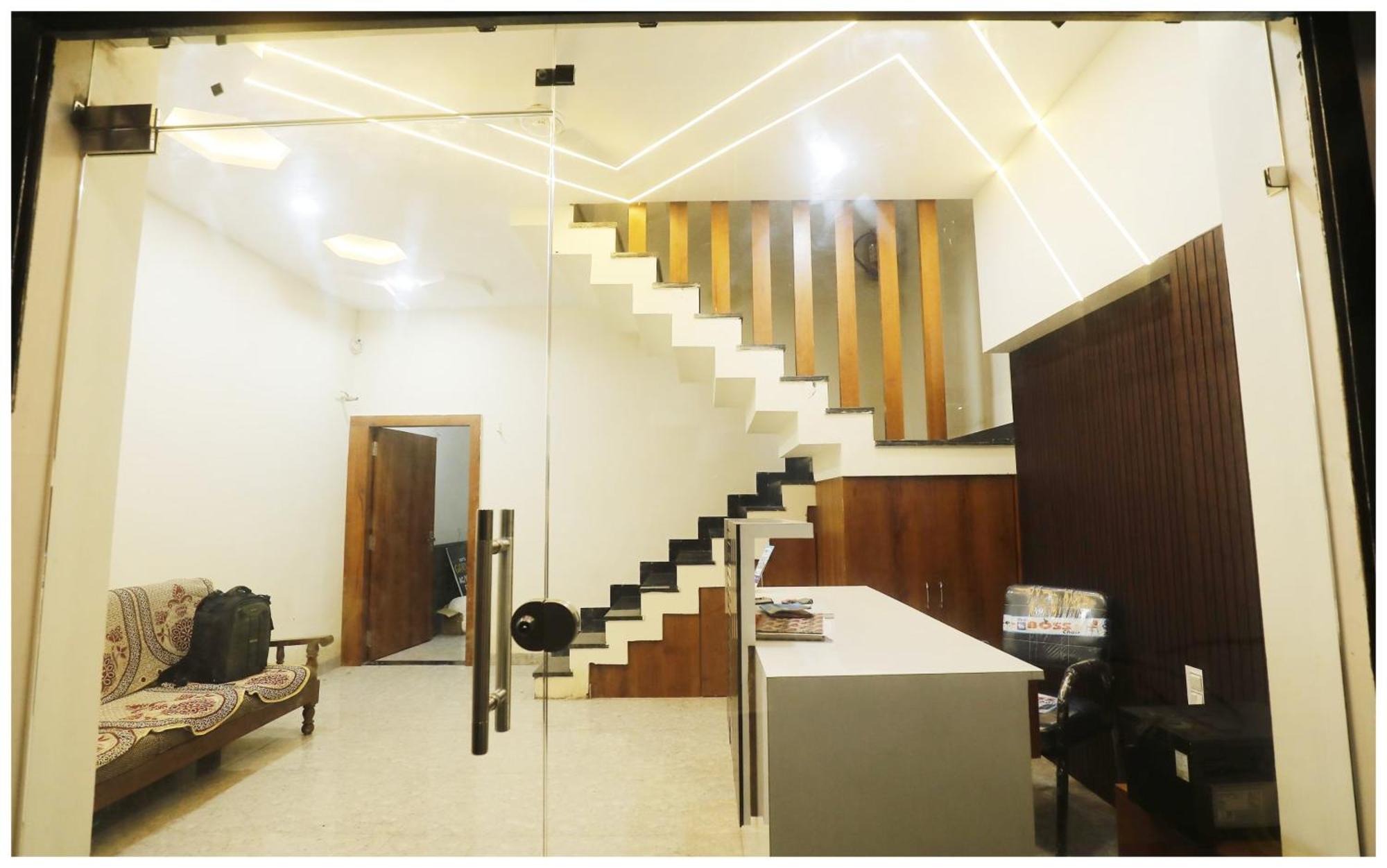 Premium Hotel Ujjain - G A R I M A - Near Mahakal Temple And Rivar - Railway Station - Hygiene & Spacious Room - With Wifi- And Parking Facilities - Best Hotel In 우자인 외부 사진