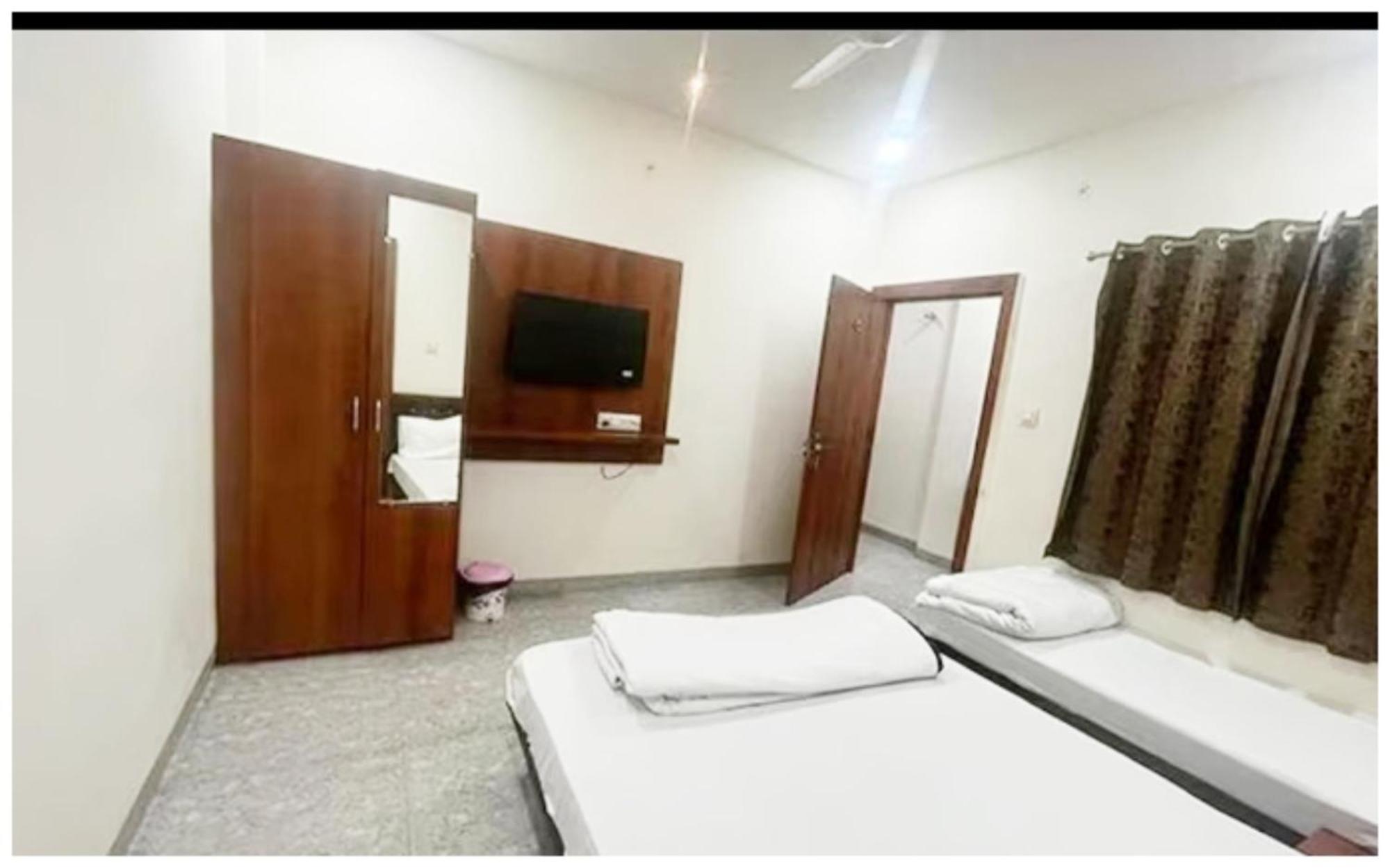 Premium Hotel Ujjain - G A R I M A - Near Mahakal Temple And Rivar - Railway Station - Hygiene & Spacious Room - With Wifi- And Parking Facilities - Best Hotel In 우자인 외부 사진