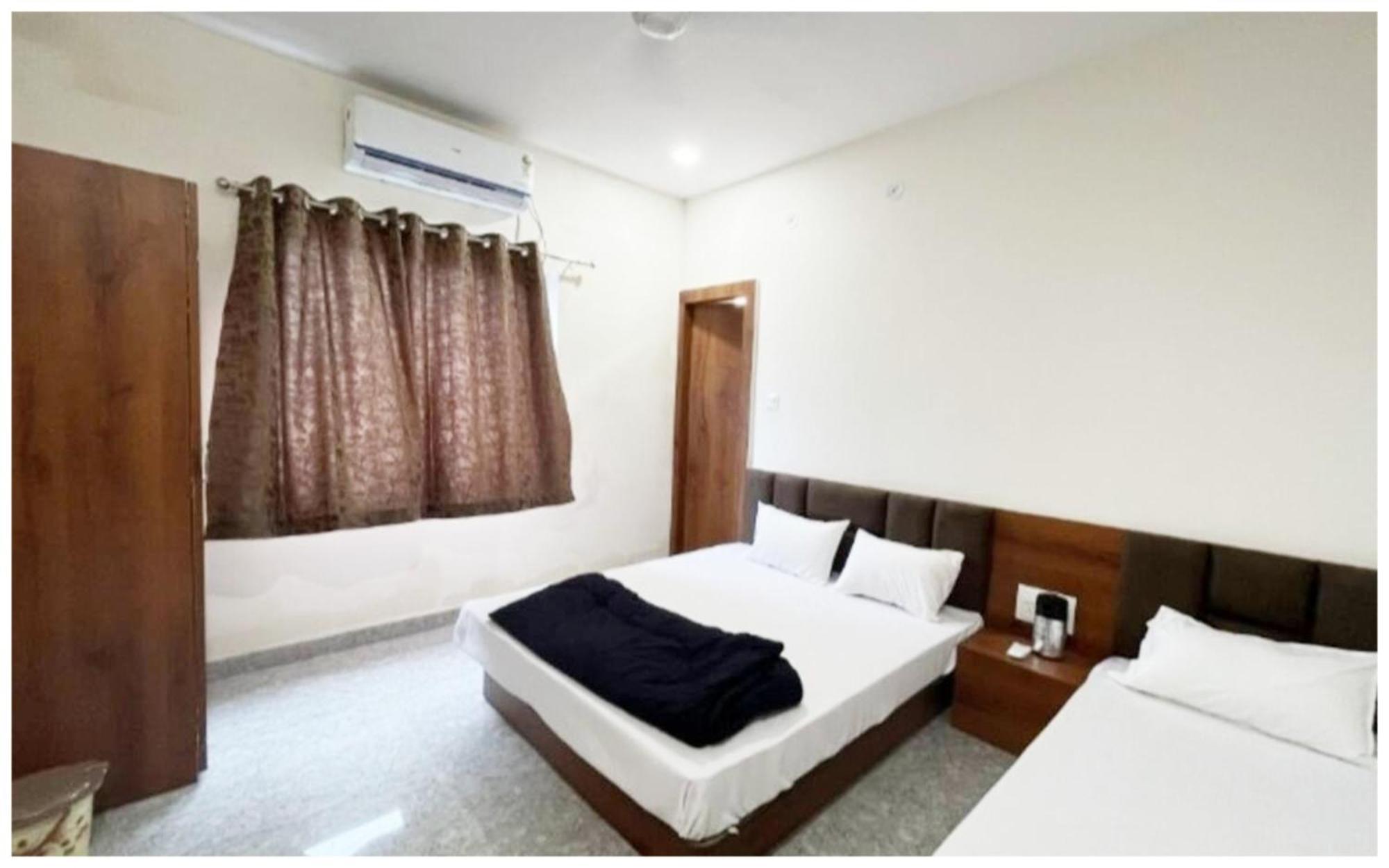 Premium Hotel Ujjain - G A R I M A - Near Mahakal Temple And Rivar - Railway Station - Hygiene & Spacious Room - With Wifi- And Parking Facilities - Best Hotel In 우자인 외부 사진
