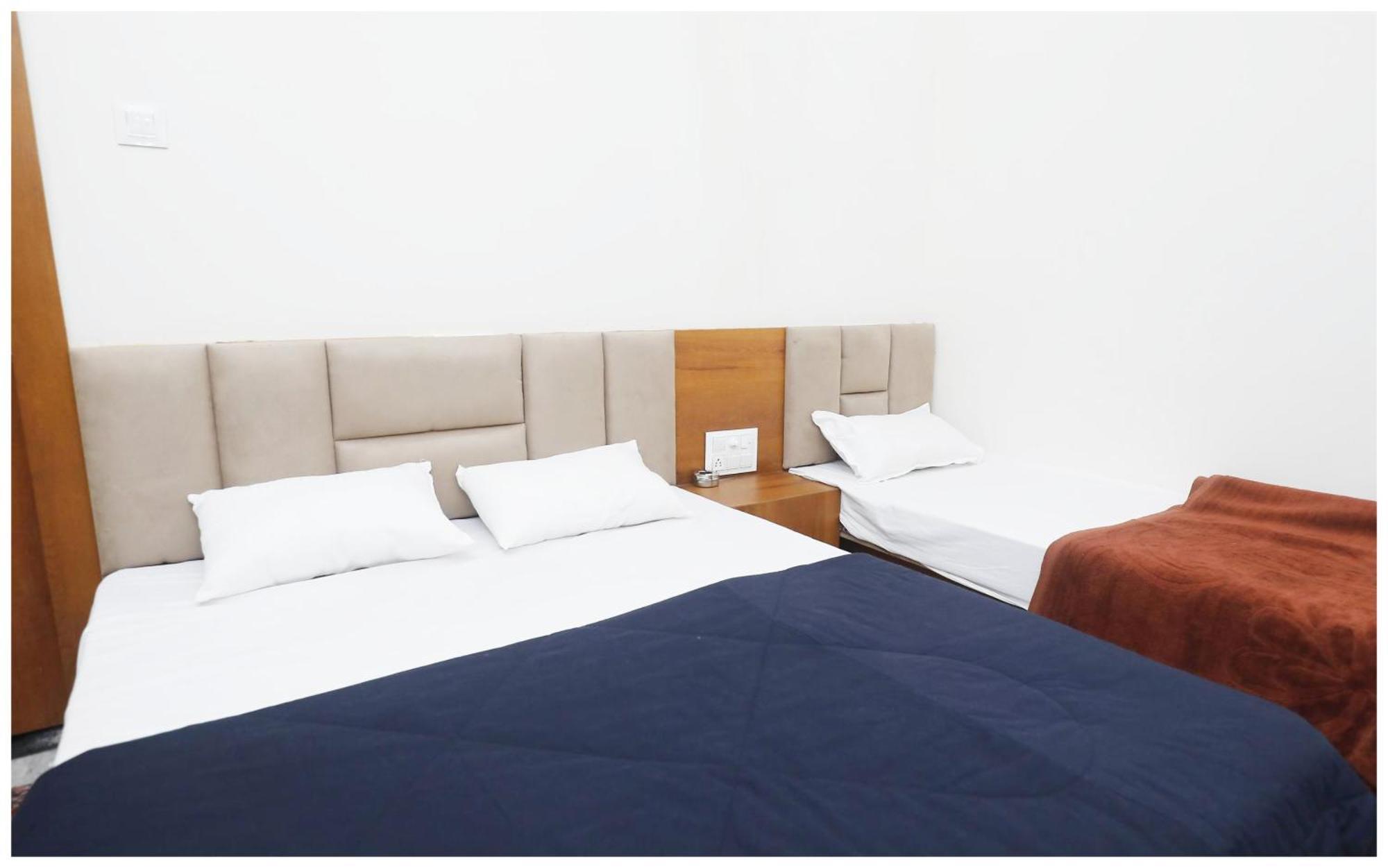 Premium Hotel Ujjain - G A R I M A - Near Mahakal Temple And Rivar - Railway Station - Hygiene & Spacious Room - With Wifi- And Parking Facilities - Best Hotel In 우자인 외부 사진