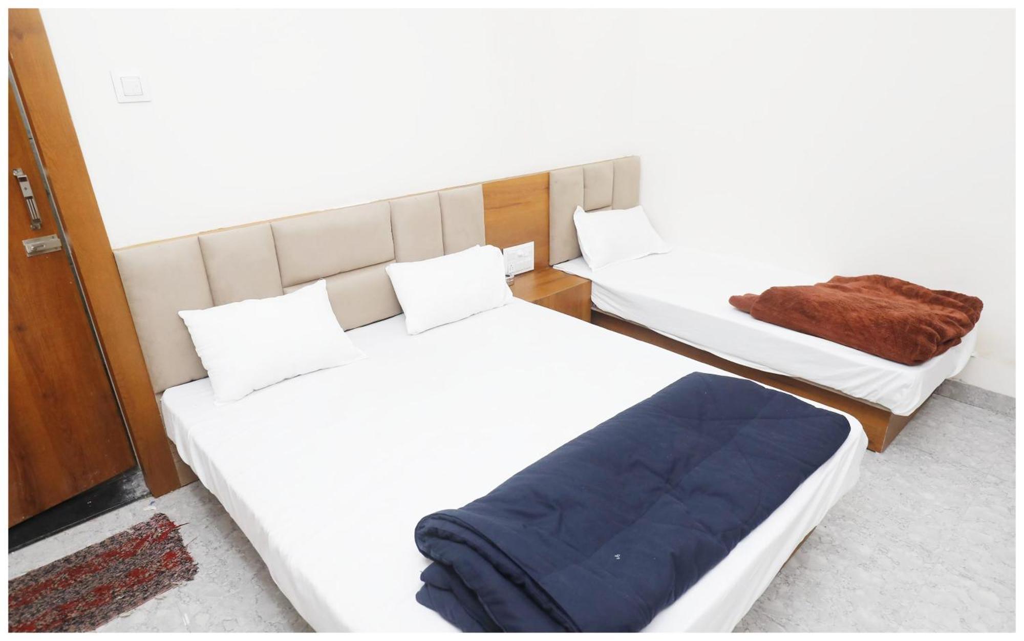 Premium Hotel Ujjain - G A R I M A - Near Mahakal Temple And Rivar - Railway Station - Hygiene & Spacious Room - With Wifi- And Parking Facilities - Best Hotel In 우자인 외부 사진
